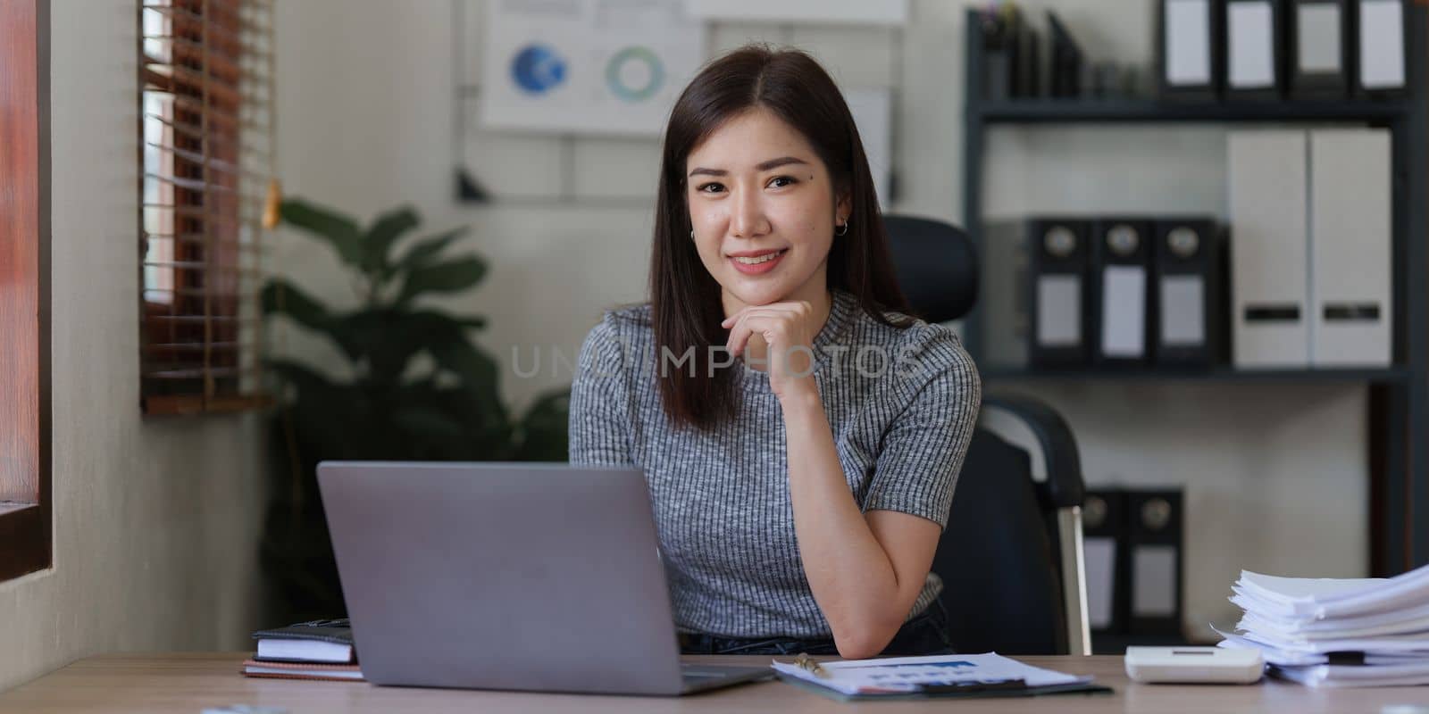 Beautiful asian businesswoman working in office. business finance concept by itchaznong