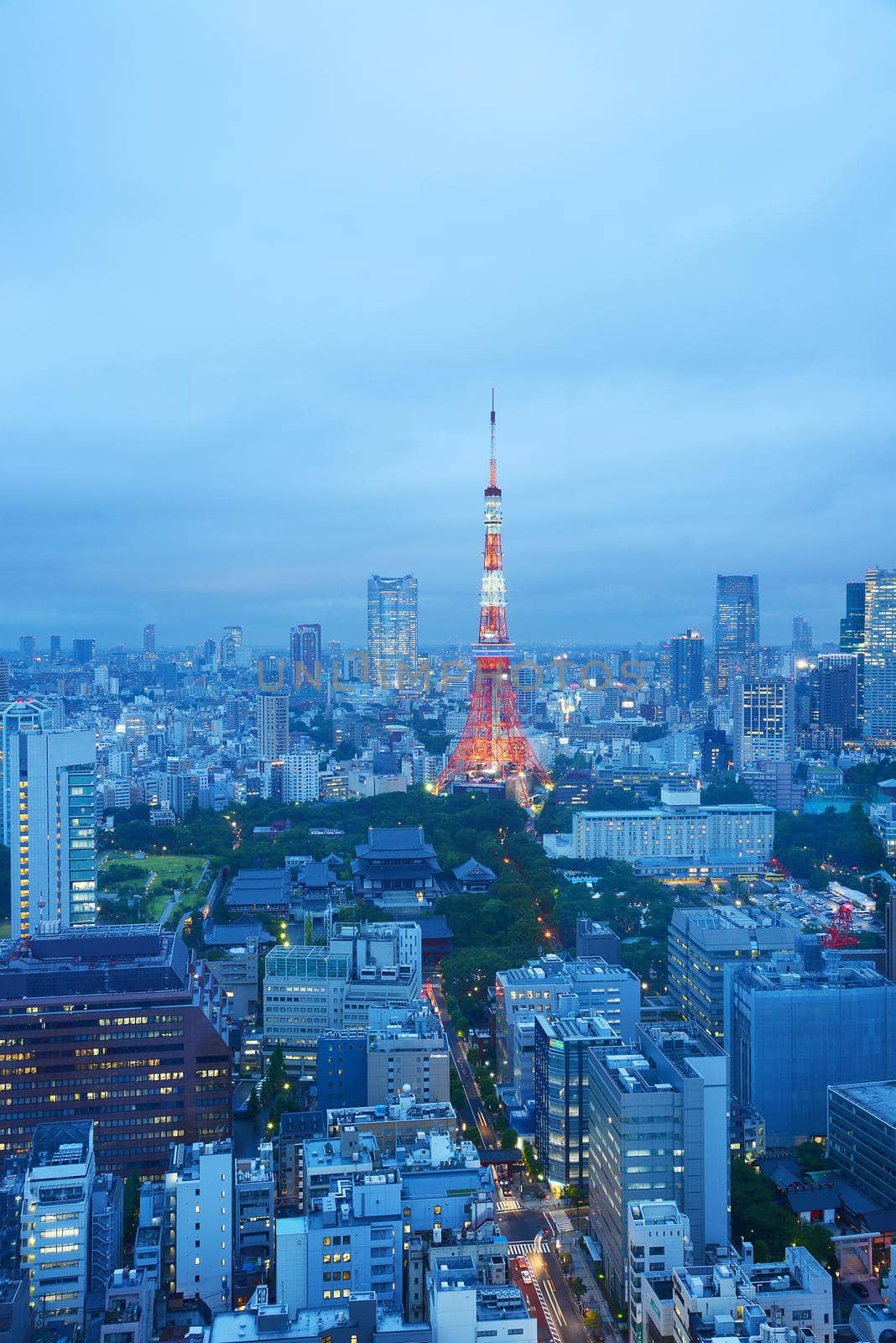 a famous landmark of tokyo tower at night 