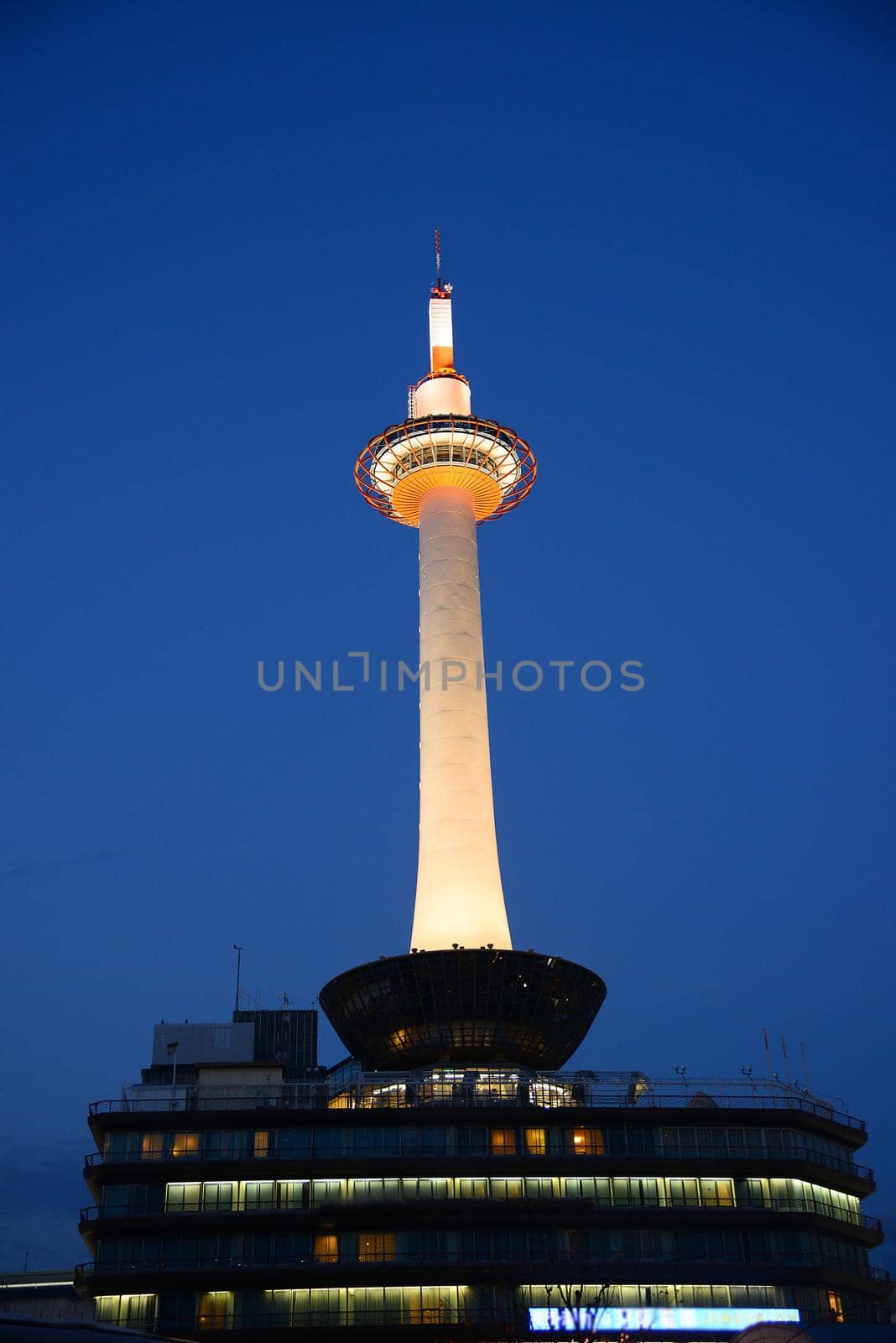 kyoto tower at night