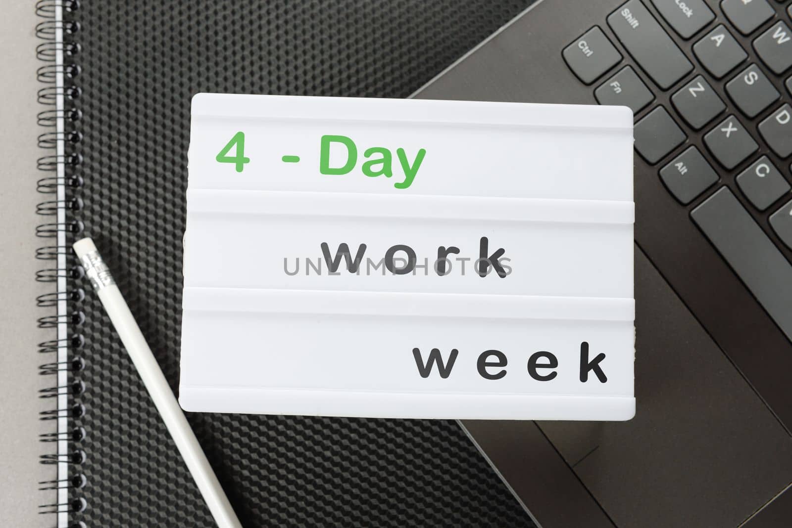 Symbol of the 4-day work week. A place to copy. Business and the concept of a 4 or 5 day work week. focus on the caption. The concept of a four- or four-day workweek.