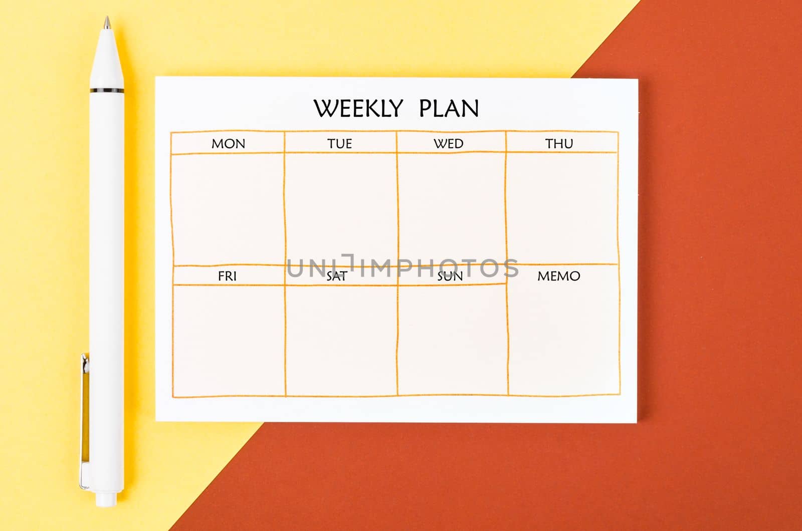 Blank weekly plan notice block on beautiful background. Empty schedule and a pen.