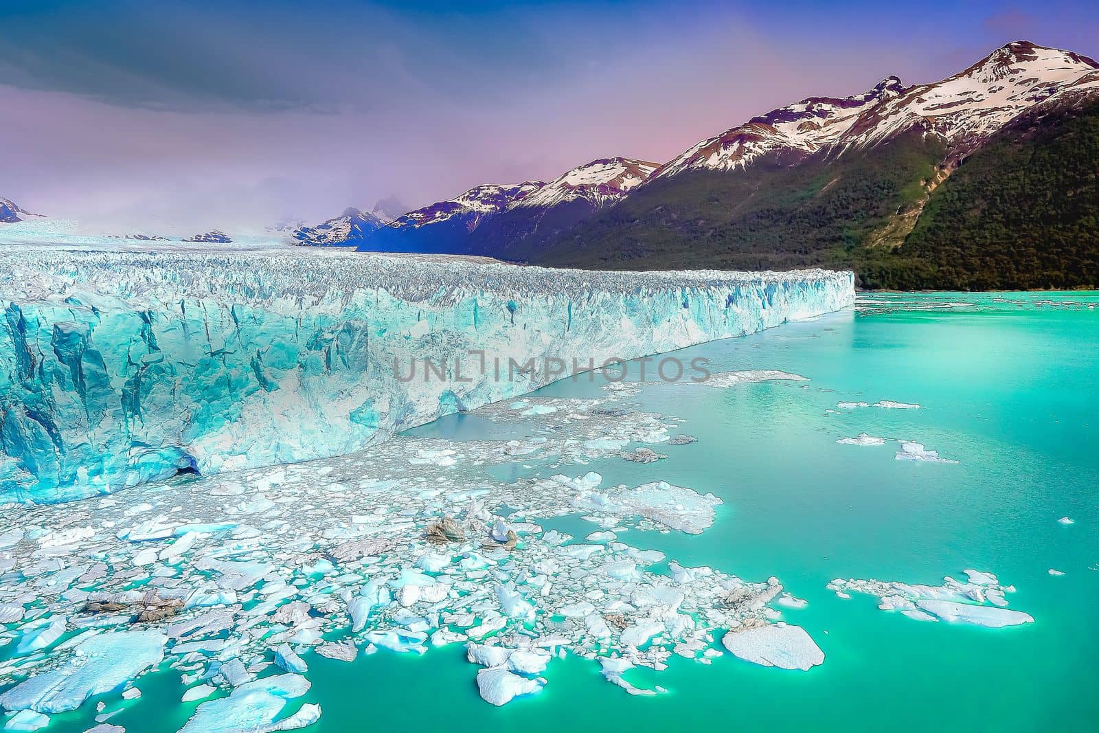 Dramatic Perito Moreno Glacier and ice floe, Lake Argentina, Patagonia, El Calafate