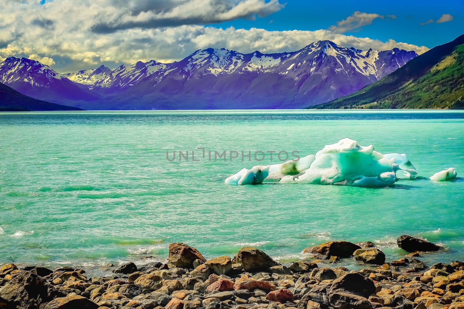 Dramatic Perito Moreno Glacier and ice floe, Lake Argentina, Patagonia, El Calafate