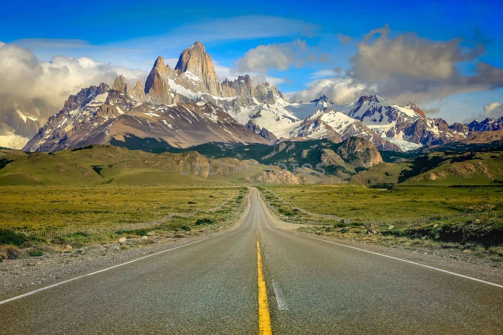 Highway Road to El Chalten, Fitz Roy, Patagonia Argentina, Los Glaciares, South America