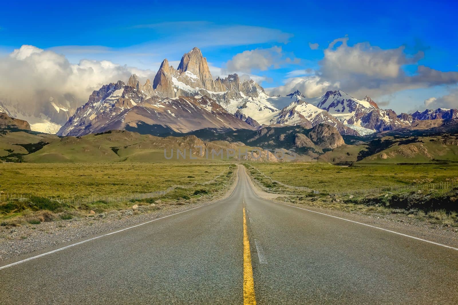 Highway Road to El Chalten, Fitz Roy, Patagonia Argentina, Los Glaciares, South America