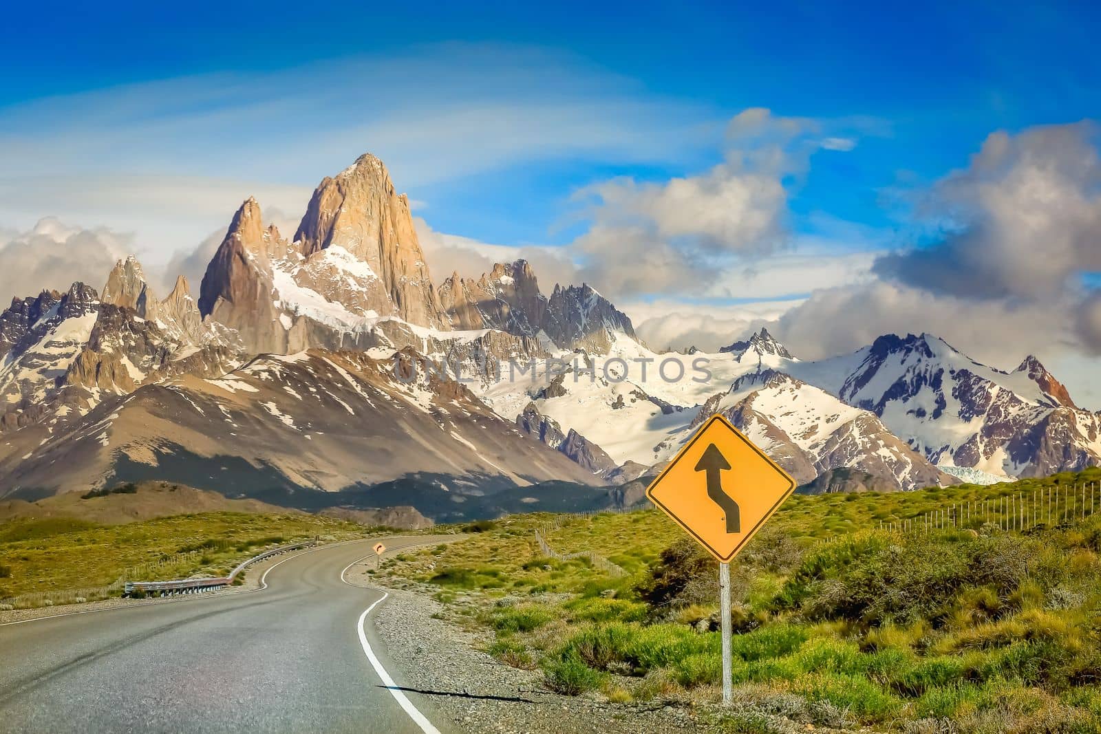 Highway Road to El Chalten, Fitz Roy, Patagonia Argentina, Los Glaciares, South America