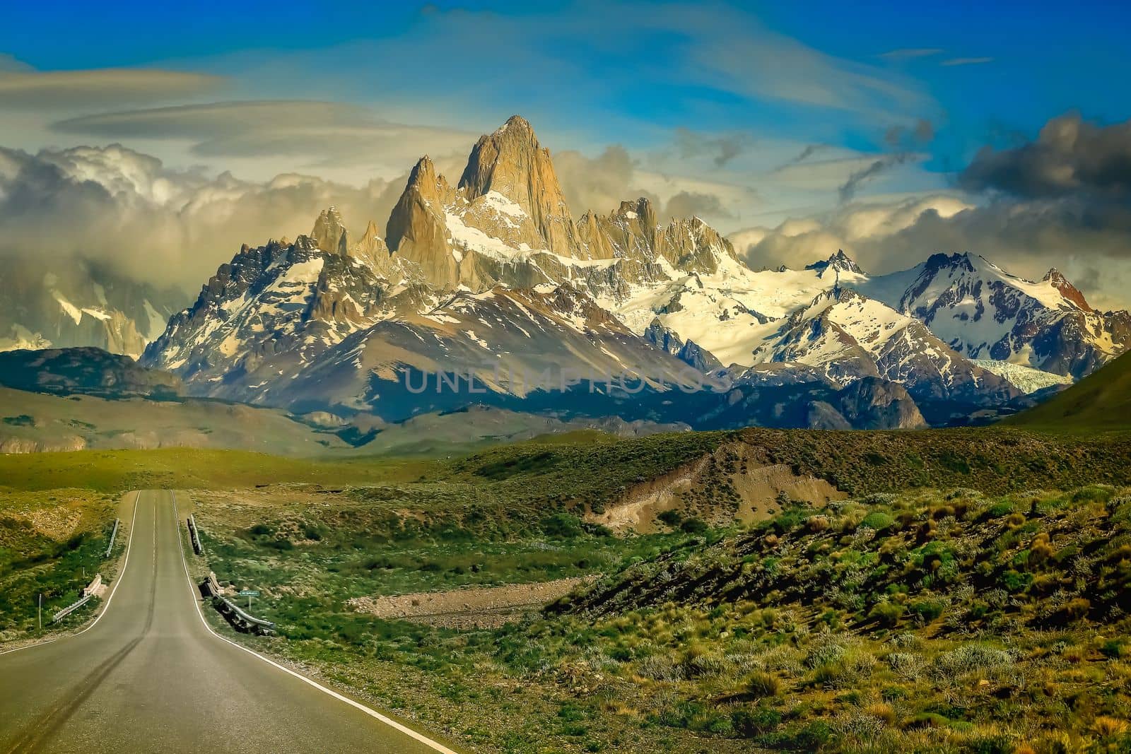 Highway Road to El Chalten, Fitz Roy, Patagonia Argentina, Los Glaciares, South America