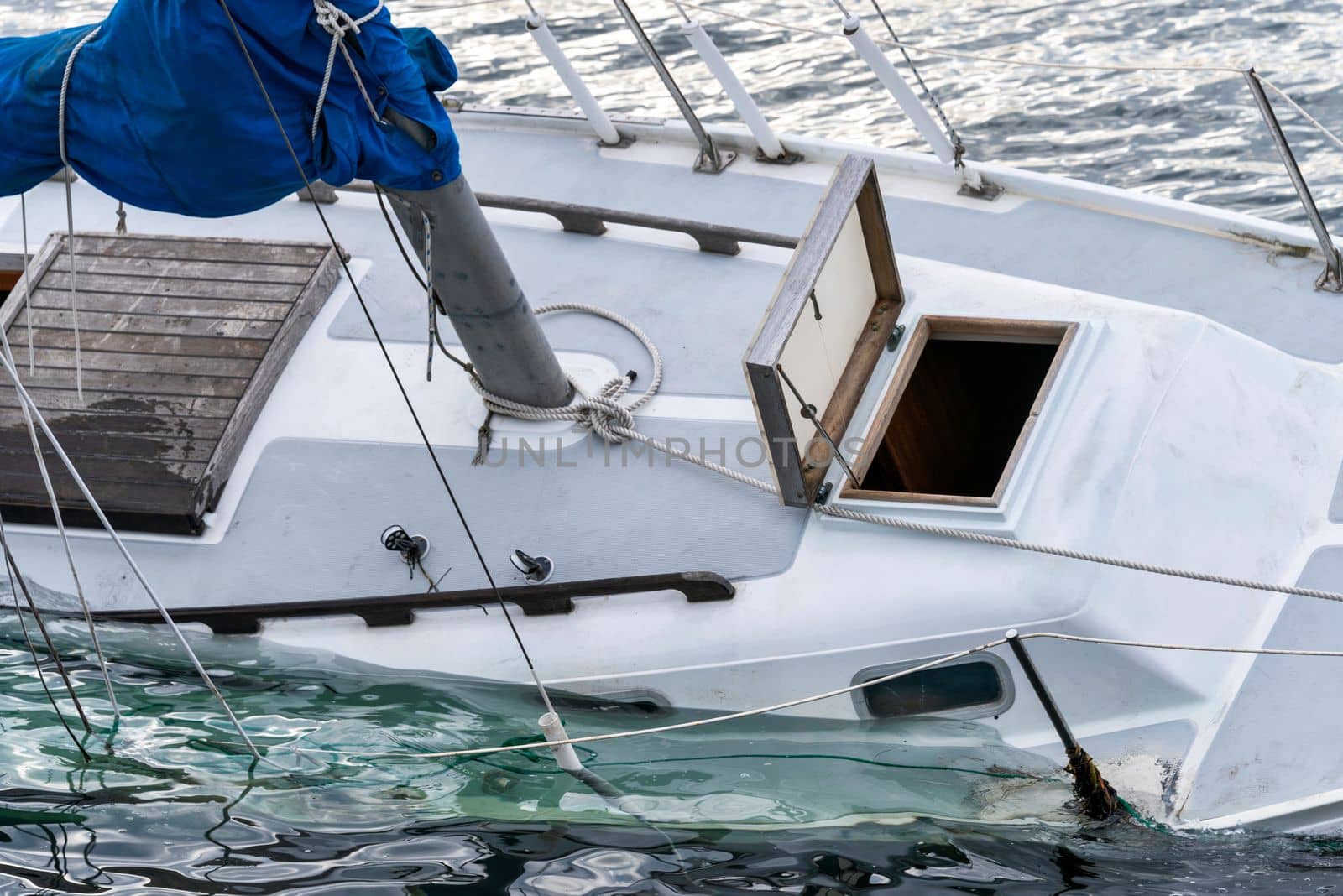 White yacht drowned in Pacific Ocean bay.