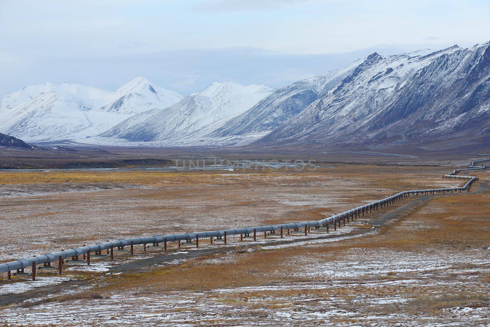 oil pipeline with mountain in northern alaska