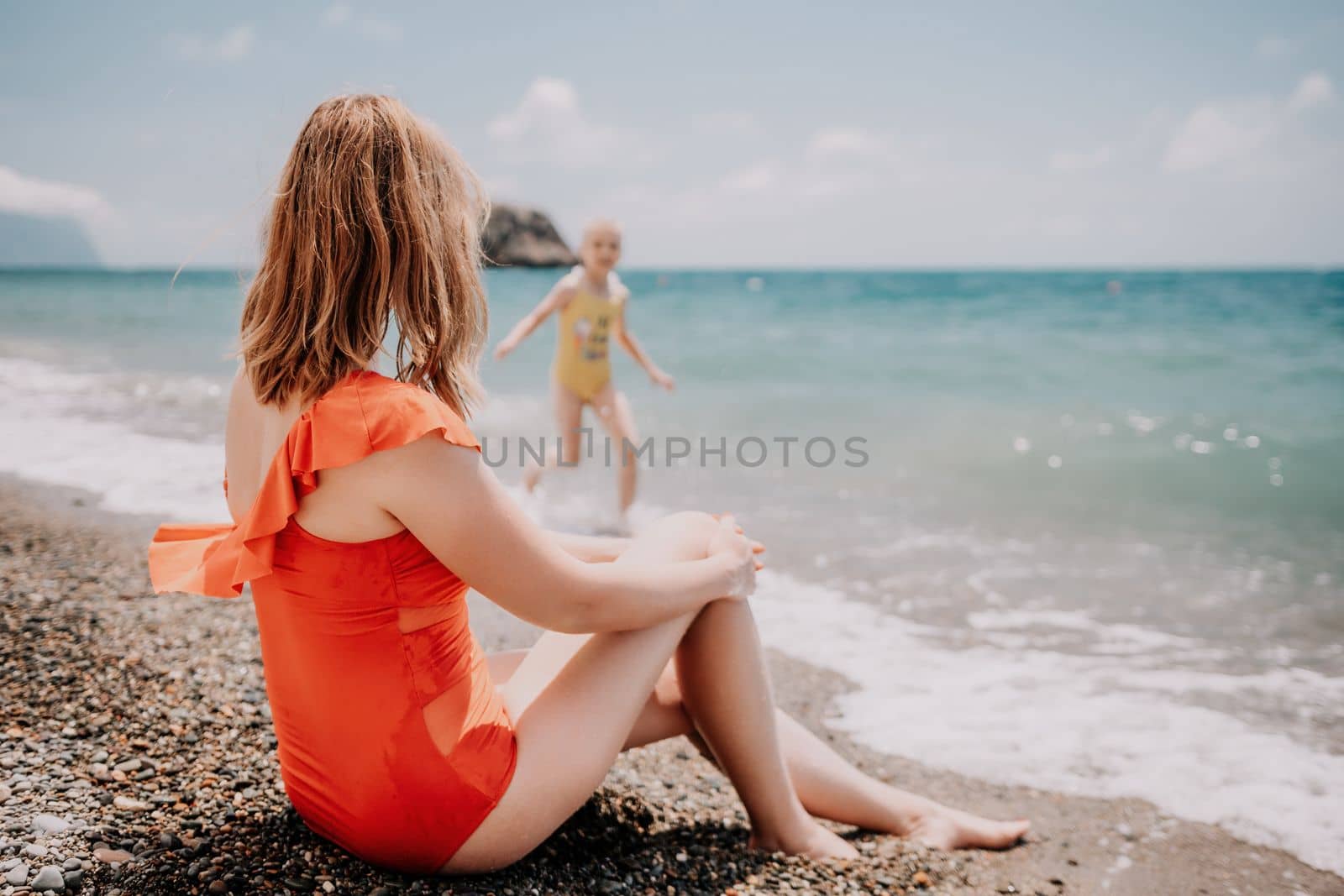 Mother and daughter having fun on tropical beach - Mum playing with her kid in holiday vacation next to the ocean - Family lifestyle and love concept