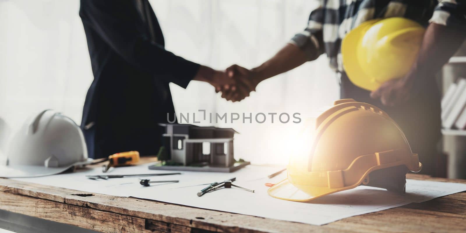 Hand in hand between project contractors and customers due to negotiation of expenses and investments, construction and repair of residential buildings....