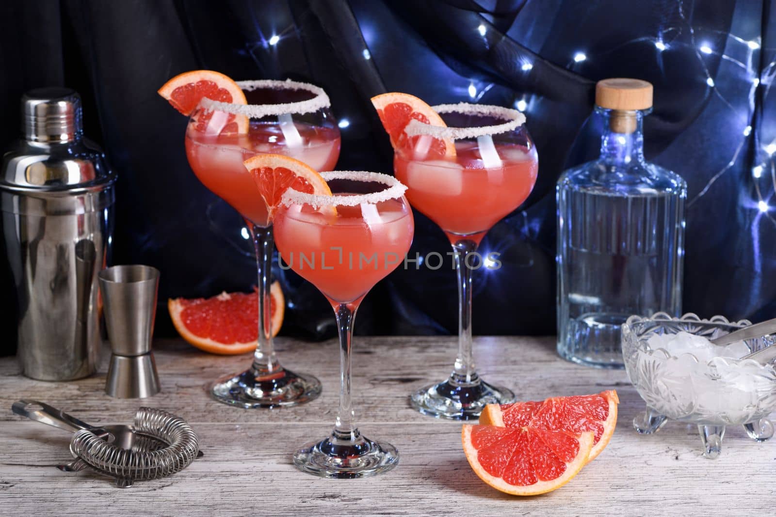 Cocktail Pink Paloma with silver tequila by Apolonia