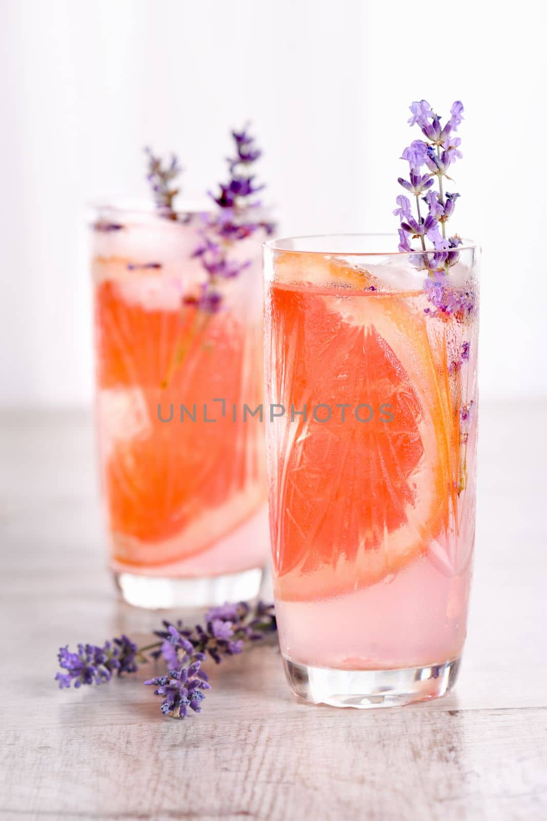 Grapefruit and lavender cocktail by Apolonia