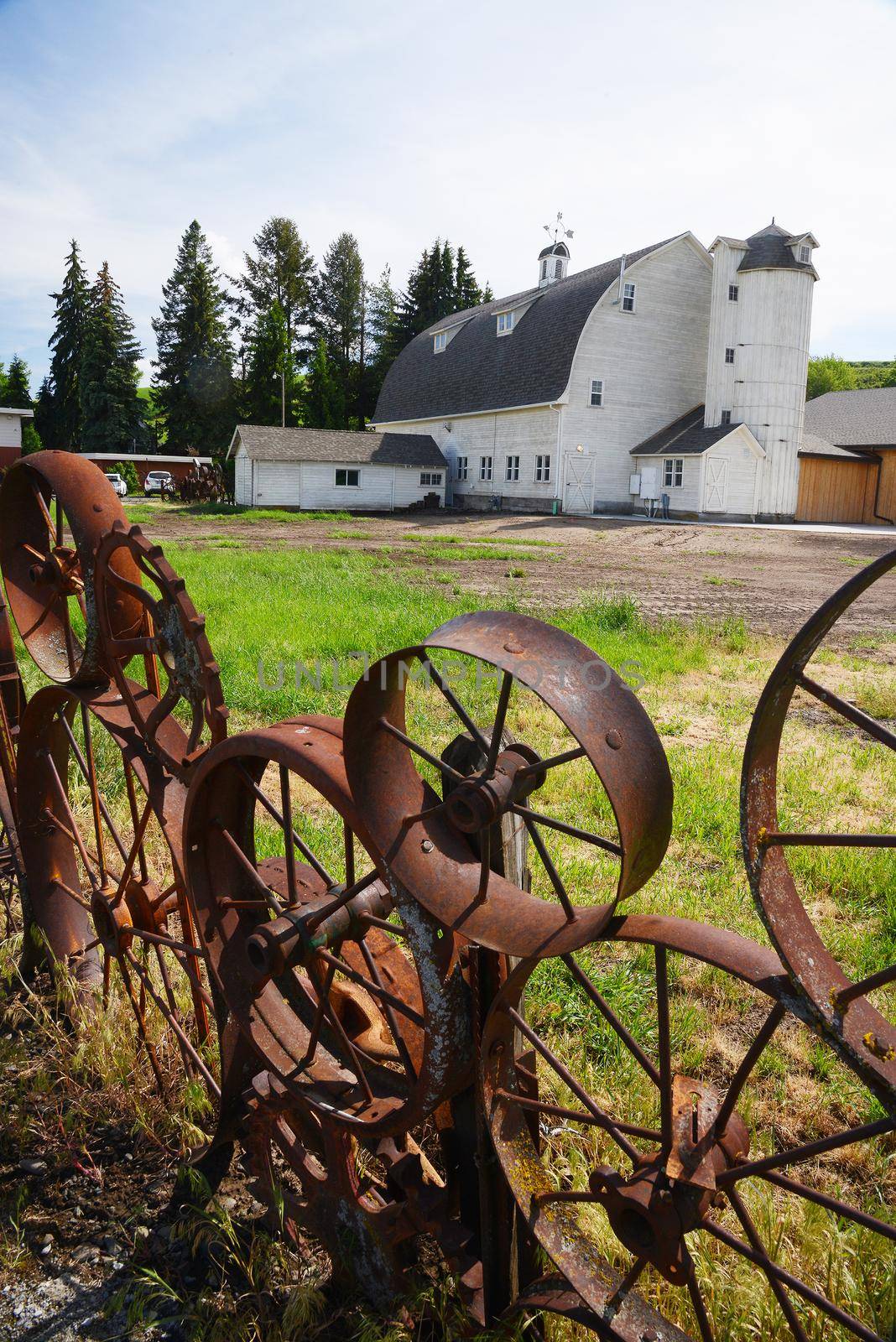 the famous wheel fence with artisan barn in palouse, washington