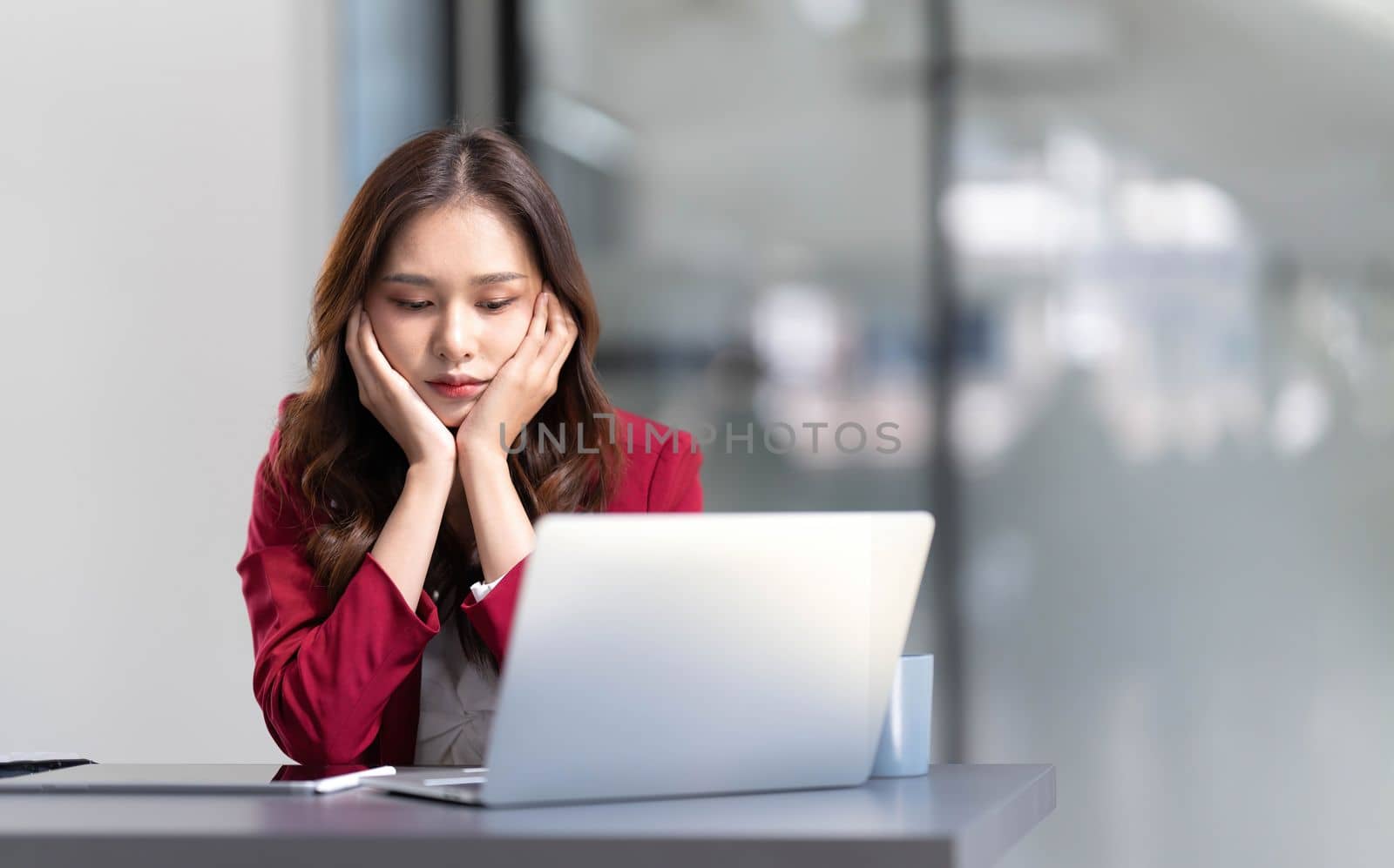 asian woman thinking hard concerned about online problem solution looking at laptop screen, worried serious asian businesswoman focused on solving difficult work computer task..