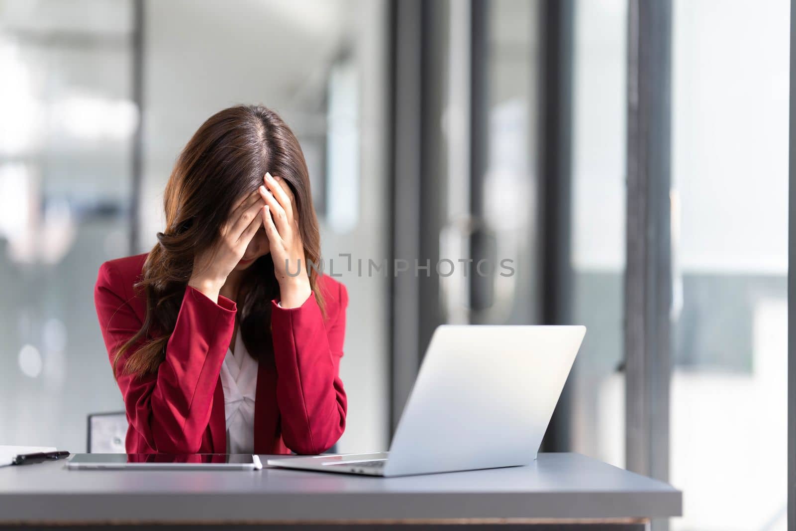 asian woman thinking hard concerned about online problem solution looking at laptop screen, worried serious asian businesswoman focused on solving difficult work computer task..