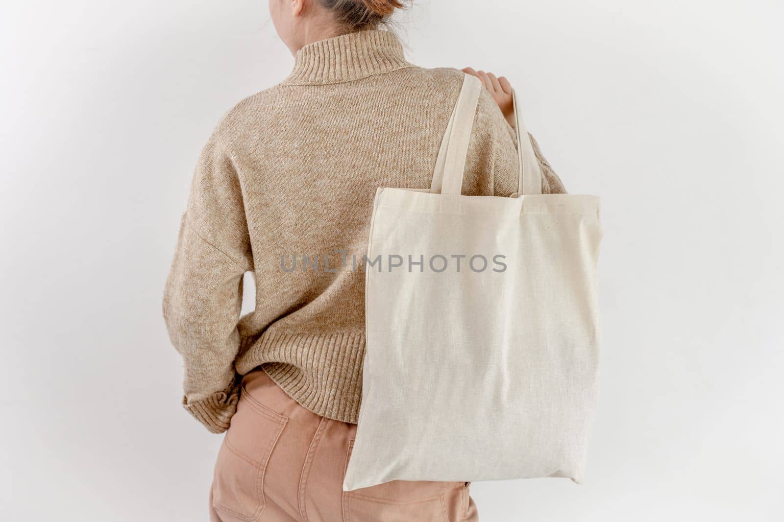 Girl with cotton linen eco bag mockup by tan4ikk1