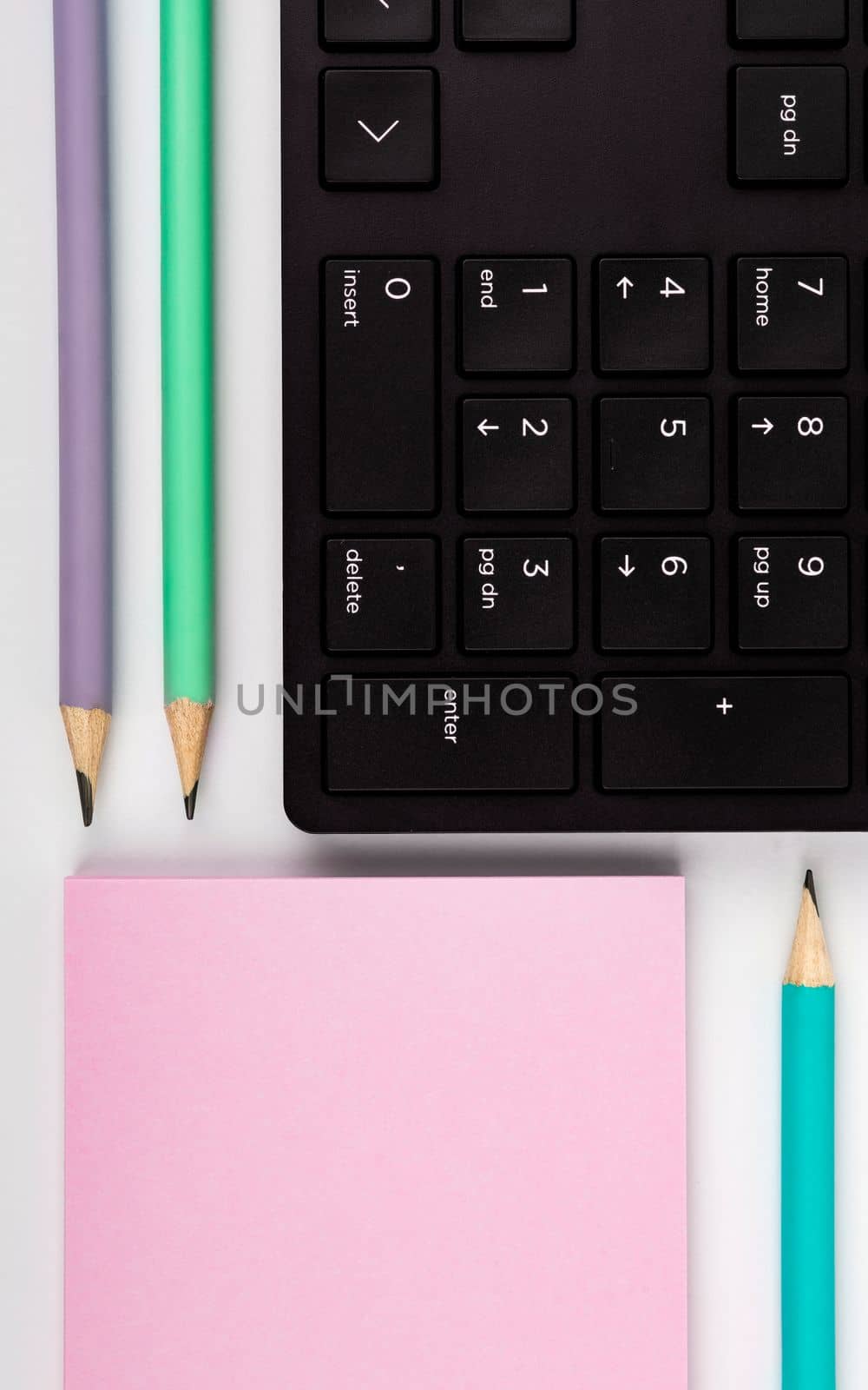 Paper with important text near keyboard. Information written on notebook.