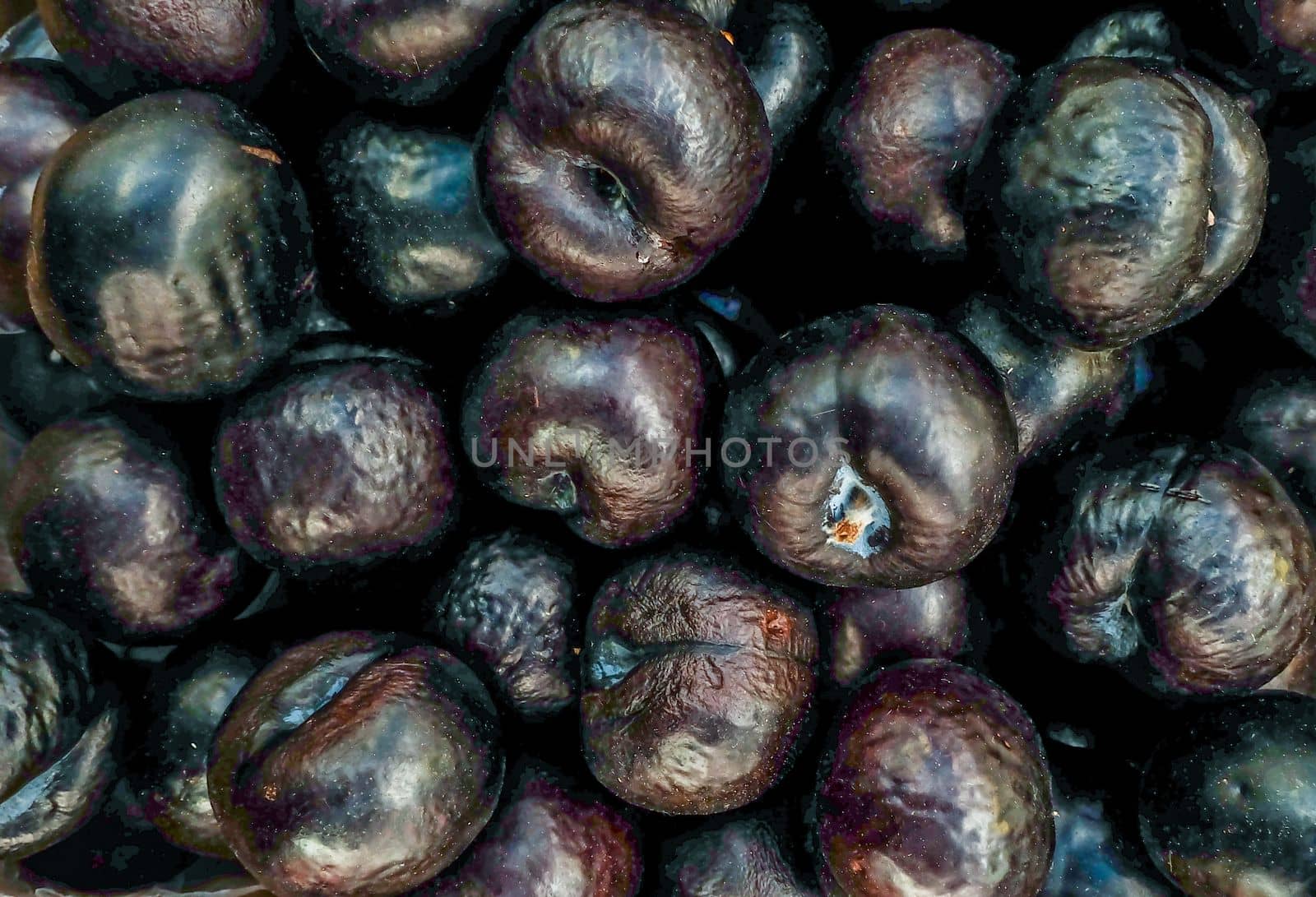 Many ripe plums sold sold in the market Suitable for making background images.