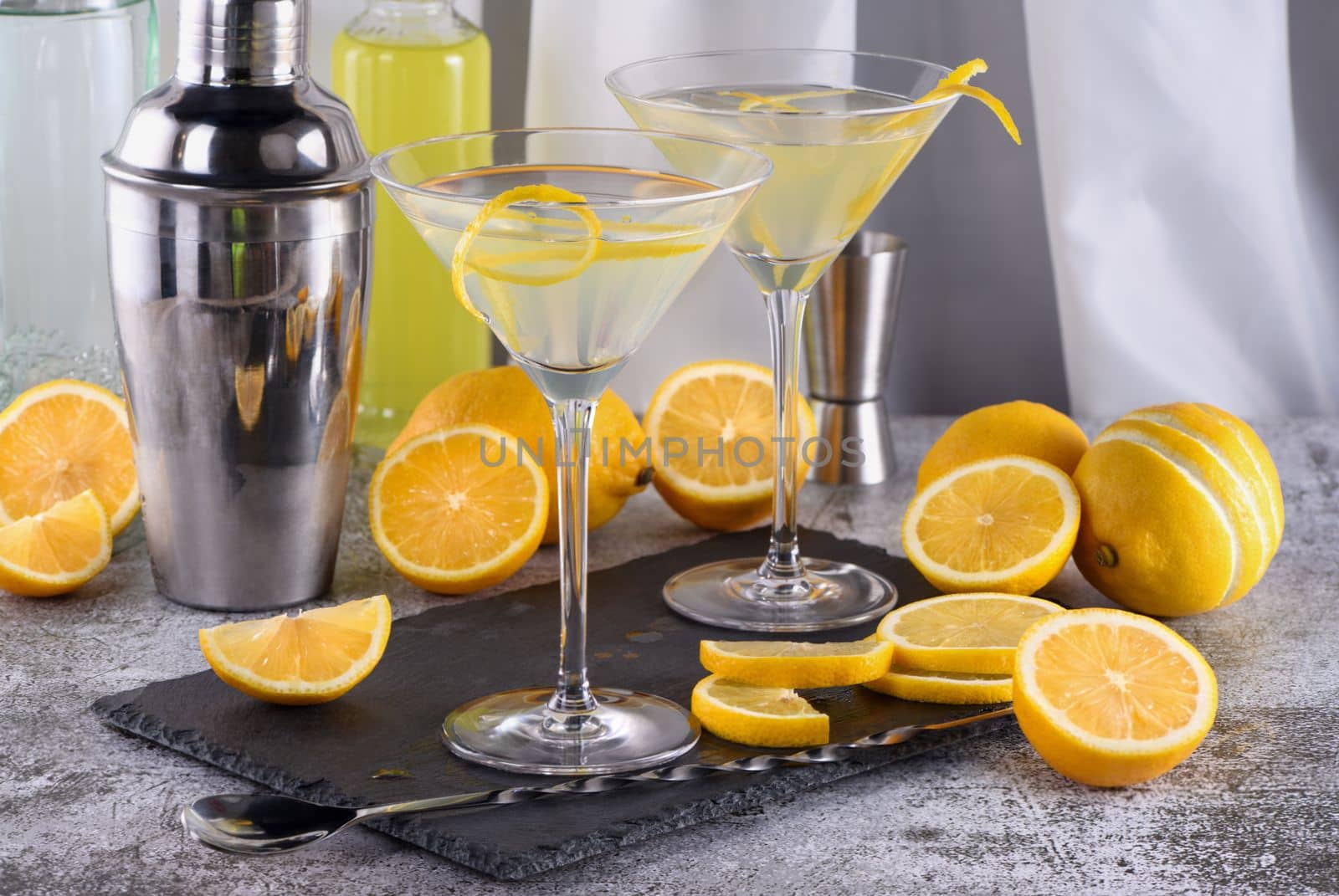 Lemon drop martini with zest by Apolonia