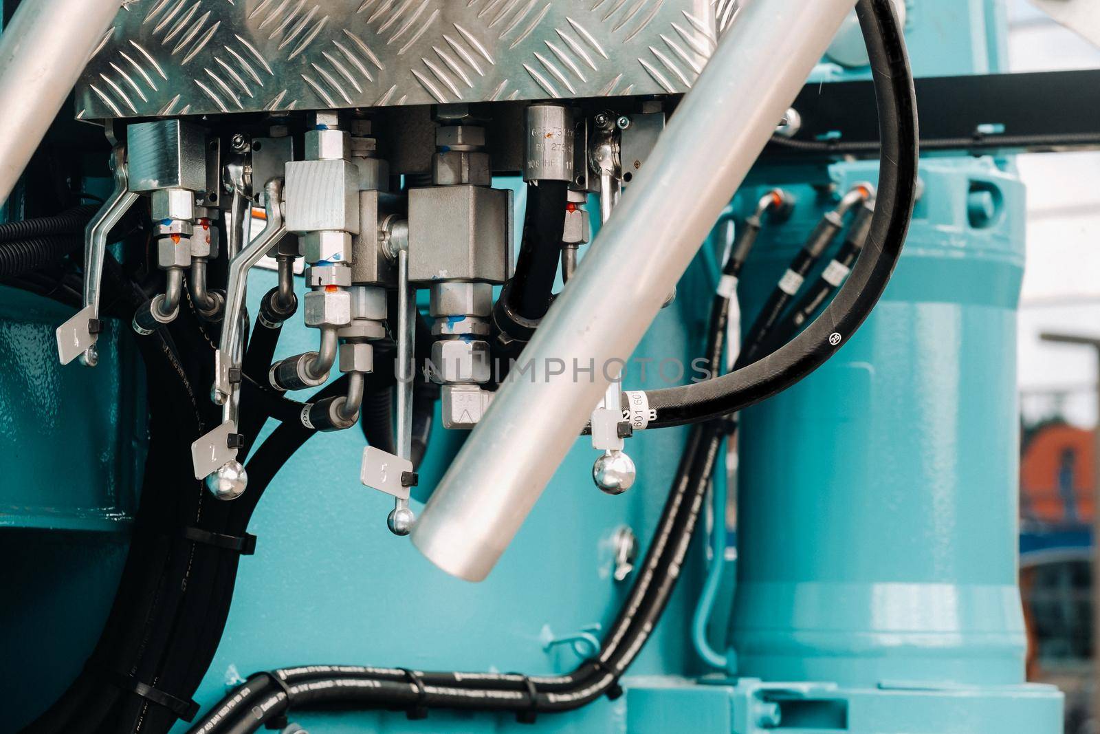 Hydraulic crane engine.The control system of the crane engine.Lifting hydraulic Department on the truck crane.The hydraulic system of the engine.hydraulic hoses on the crane.autoparts.