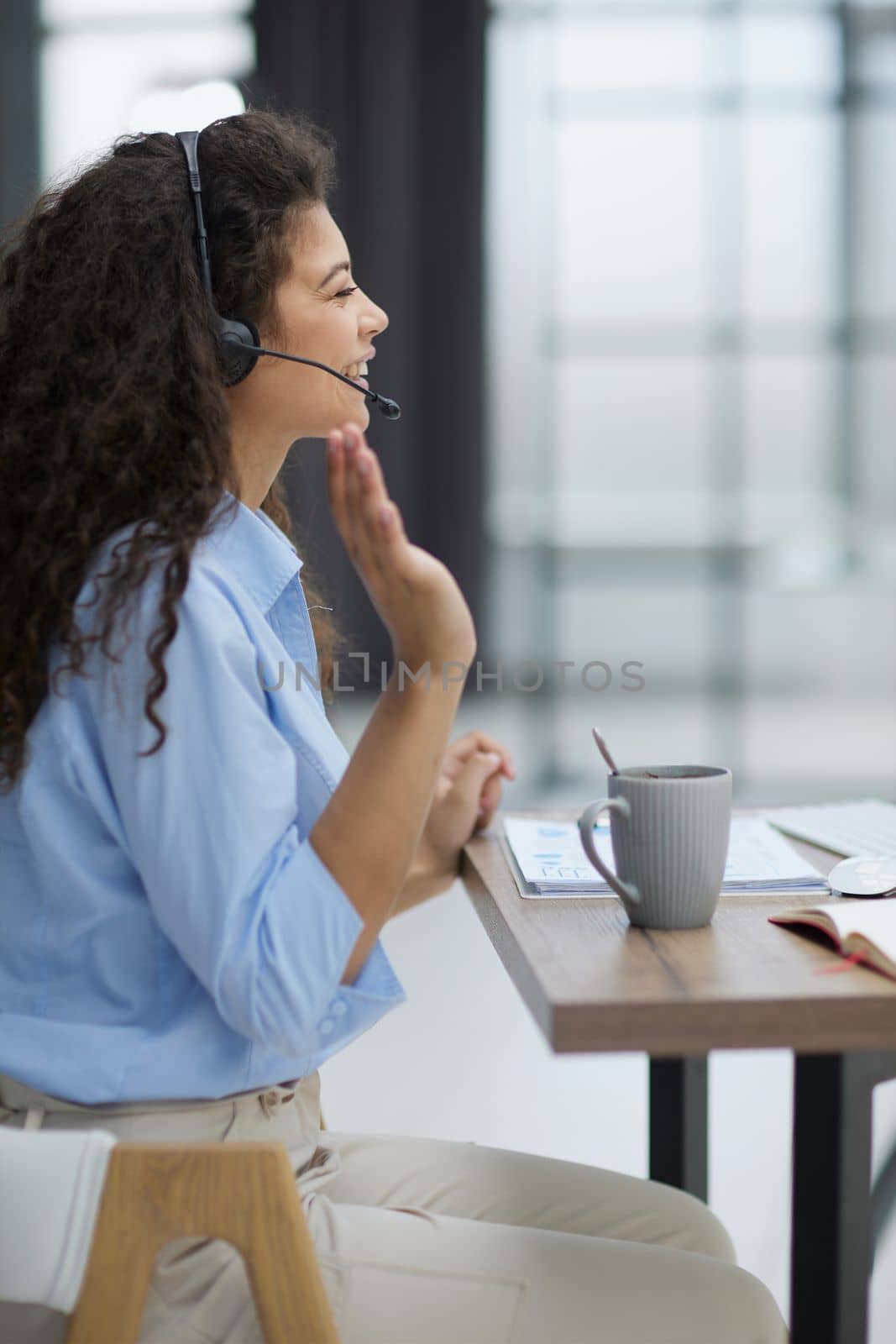 Phone operator support in the headset while in the office