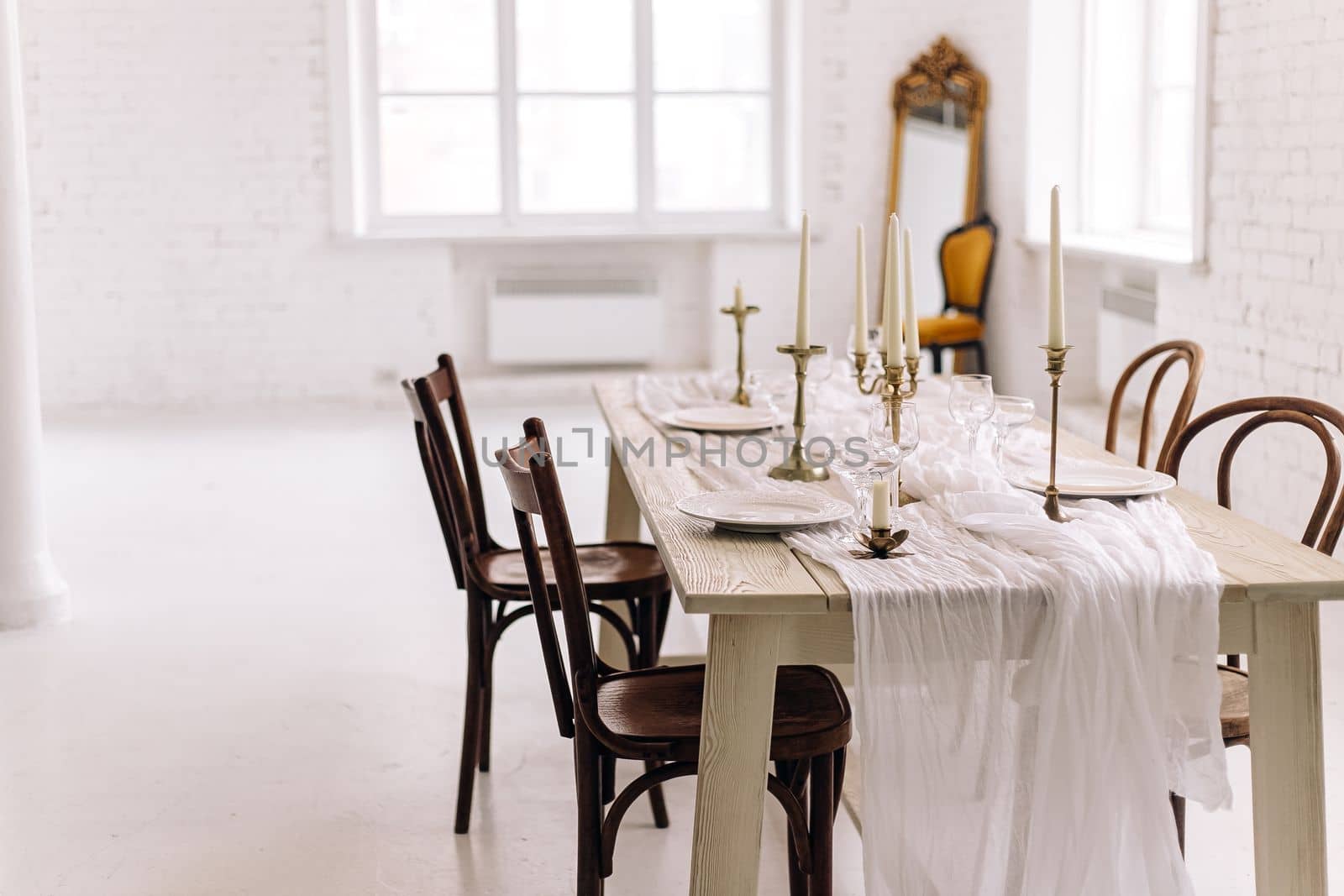 Beautiful table setting with floral decor