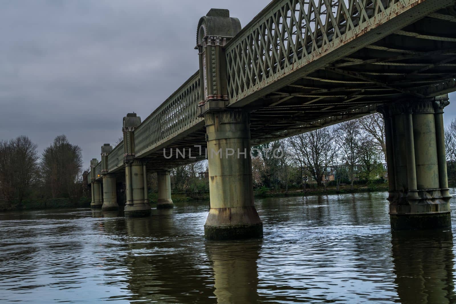 Kew Railway, Bridge (aka Strand-on-the-Green Bridge) over the river Thames, Ke, Greater, London, England, United Kingdom.