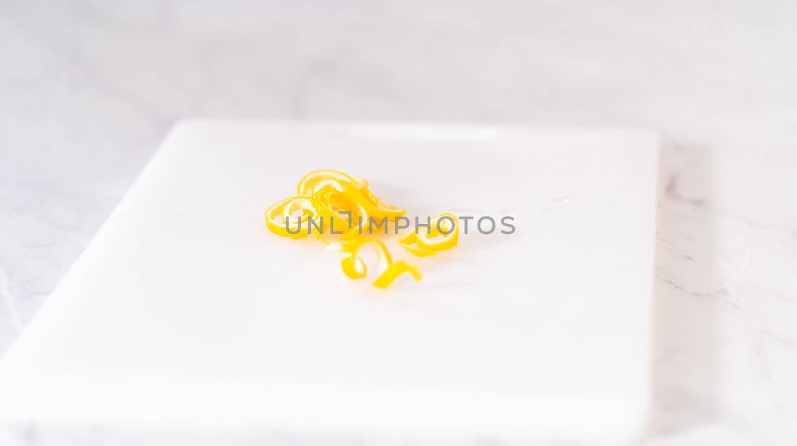 Preparing lemon swirls from the organic lemon to decorate the cocktail.