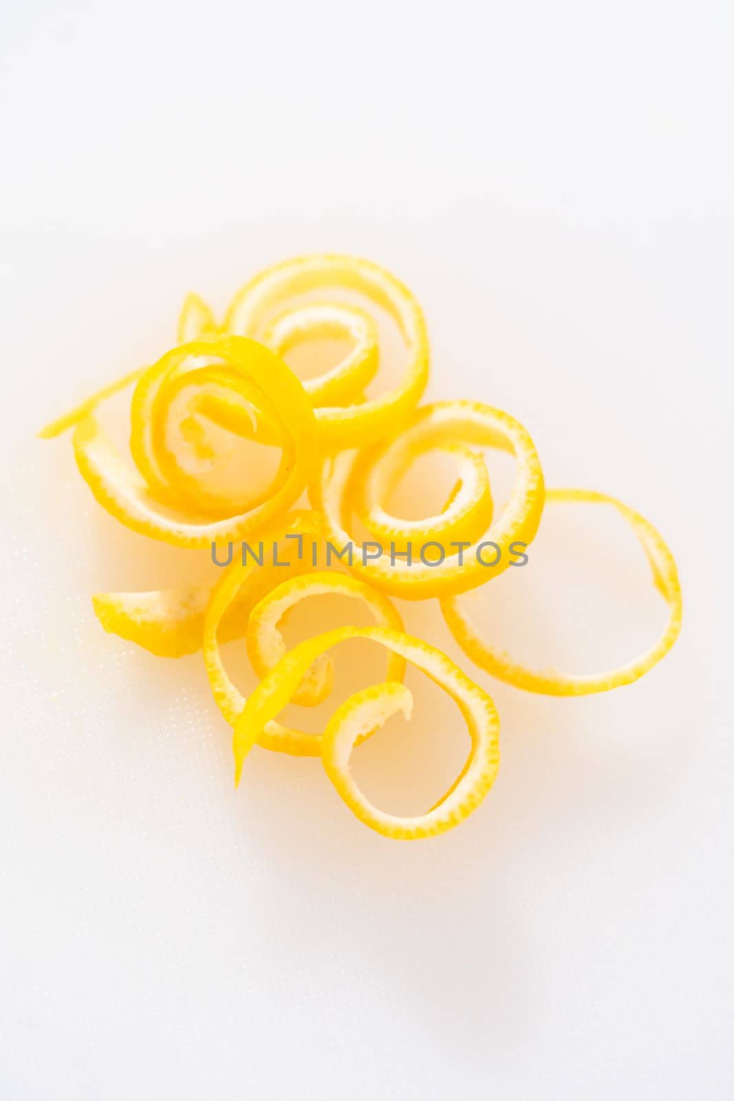 Preparing lemon swirls from the organic lemon to decorate the cocktail.