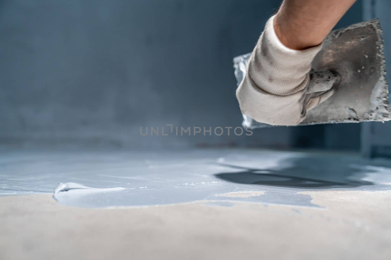 waterproofing of the bathroom floor in a new building by Edophoto