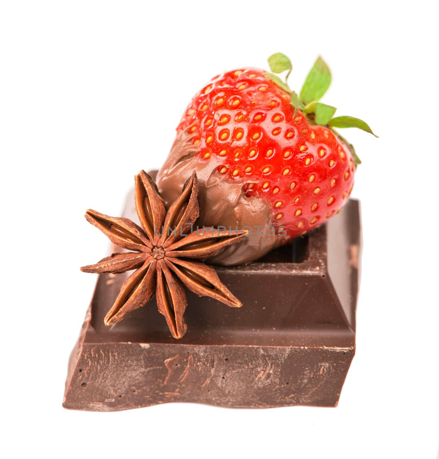 chocolate bars with its ingredients and strawberry by aprilphoto