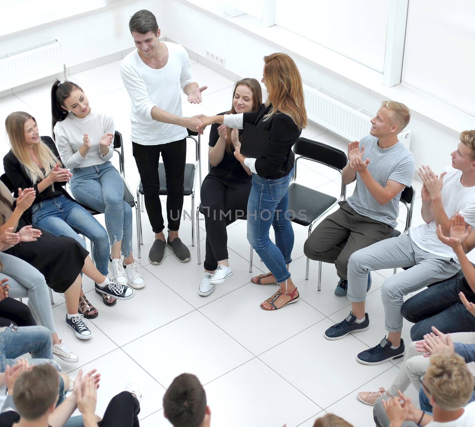 casual young man sitting among the seminar listeners. photo with copy space