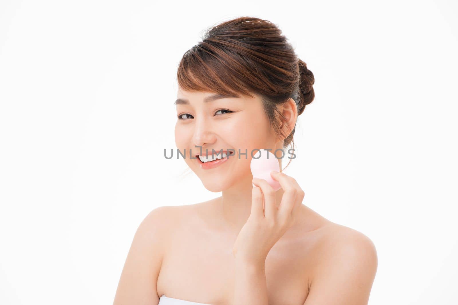 Young attractive asian woman beauty image, sponge,