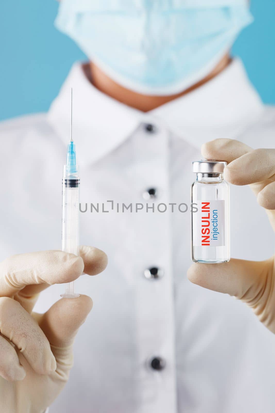 An ampoule of insulin for the treatment of diabetes in the doctor's hand close-up