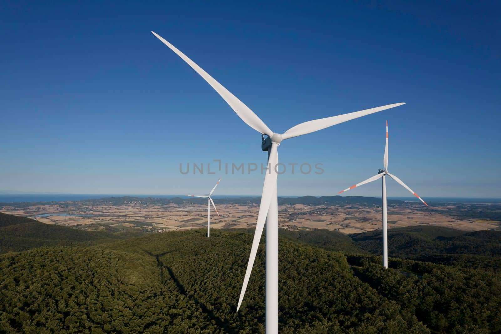 Photographic documentation of an electric generator plant based on wind 