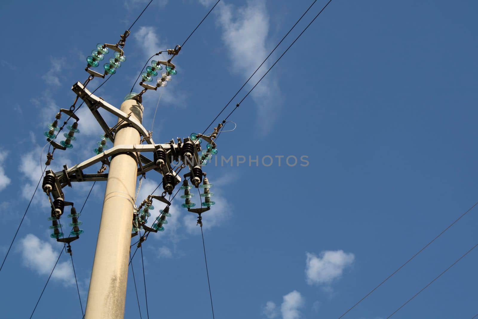 Photographic documentation of electricity distribution poles for civil use