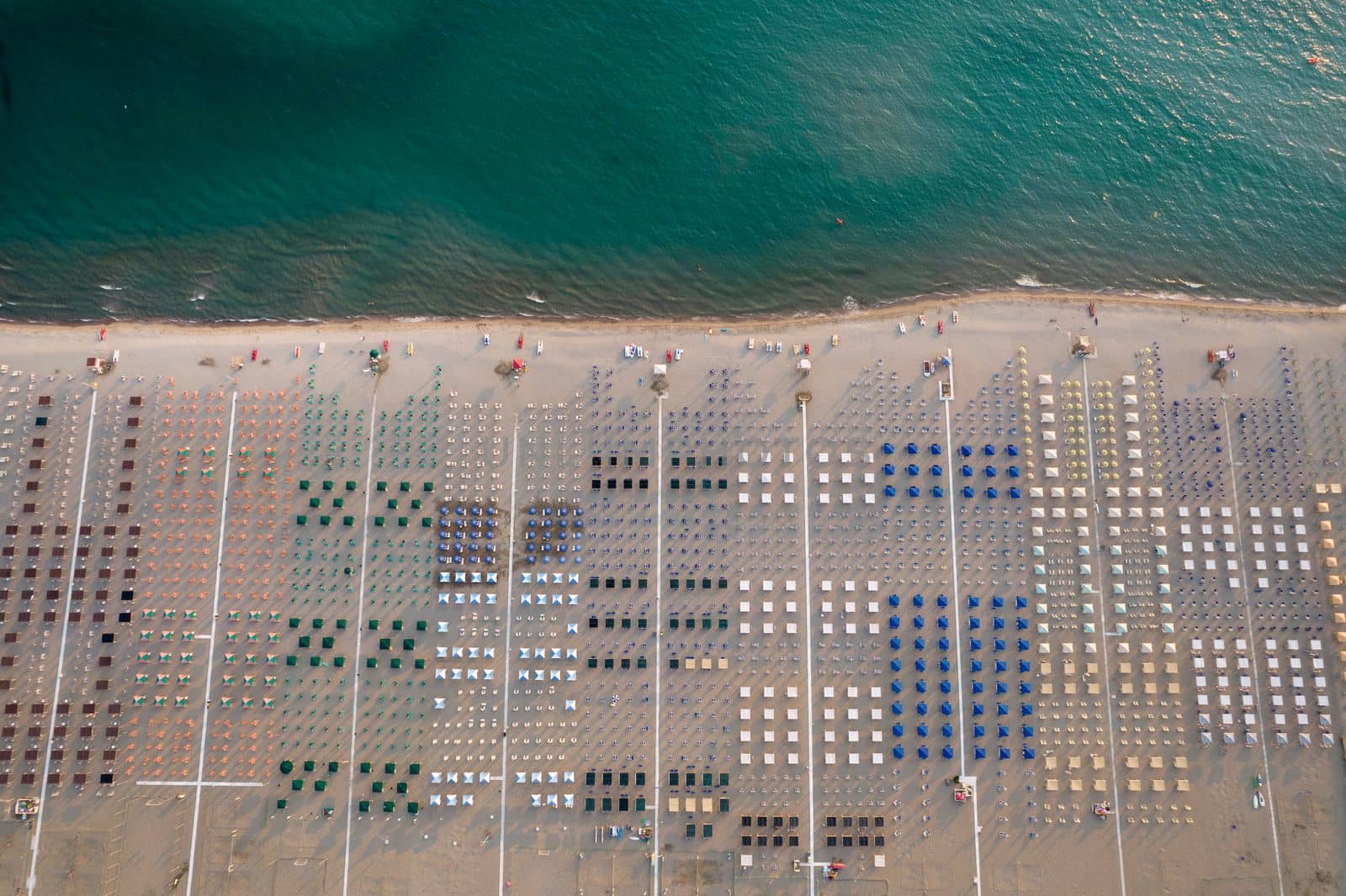 The equipped beach of Viareggio seen from above  by fotografiche.eu