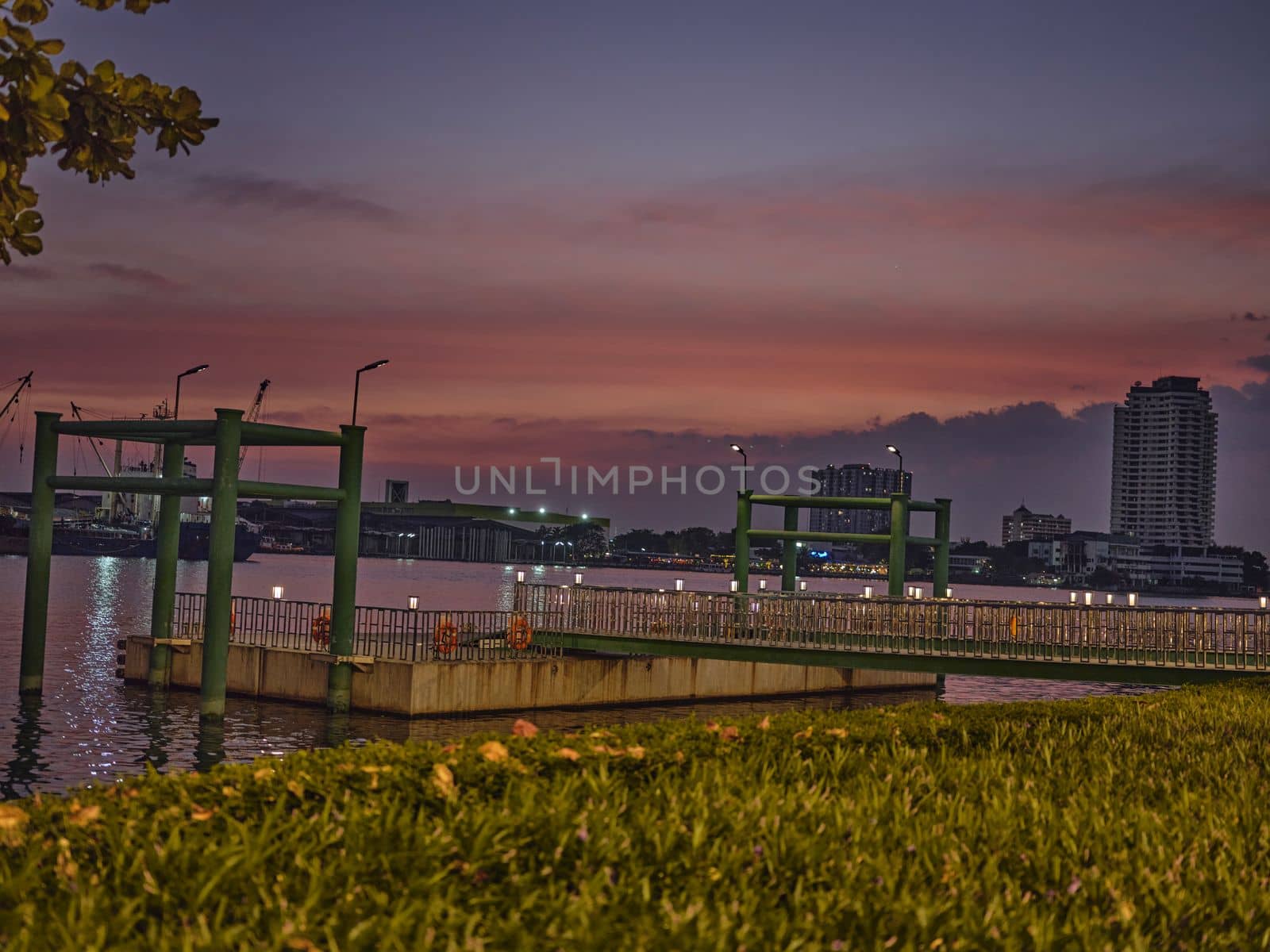 The sky is the miracle of Bangkok at the Chao Phraya River.