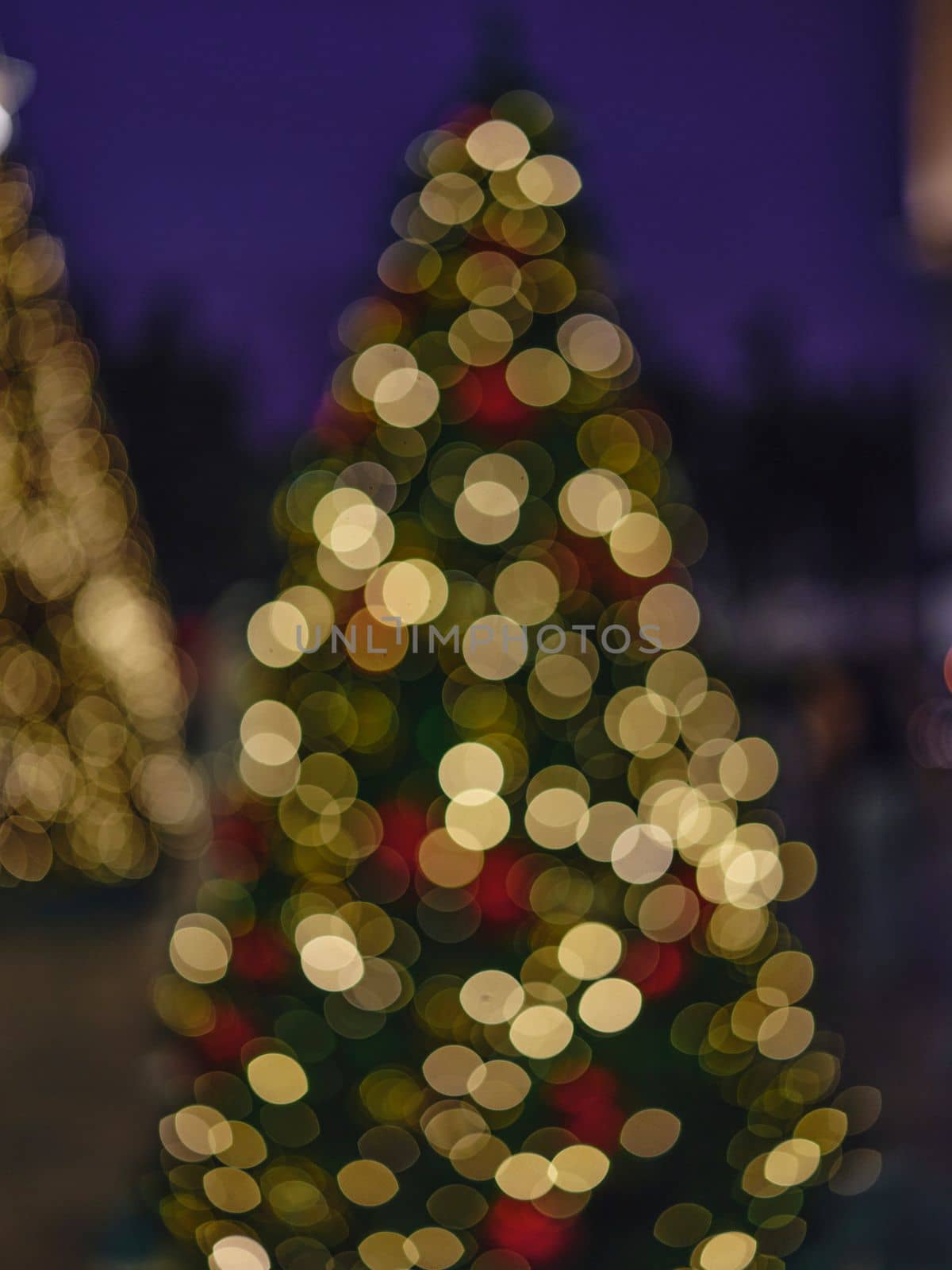 Blur light celebration on christmas tree with bokeh background
