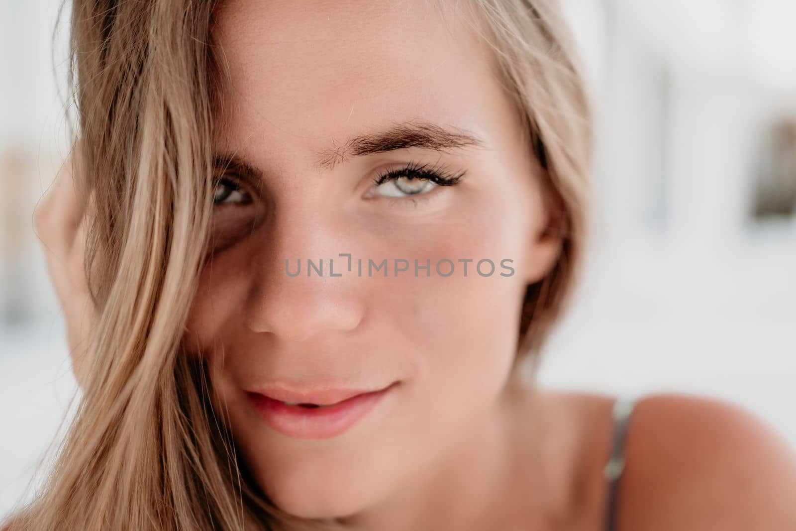 Happy woman portrait in cafe. Boho chic fashion style. Outdoor photo of young happy woman with long hair, sunny weather outdoors sitting in modern cafe