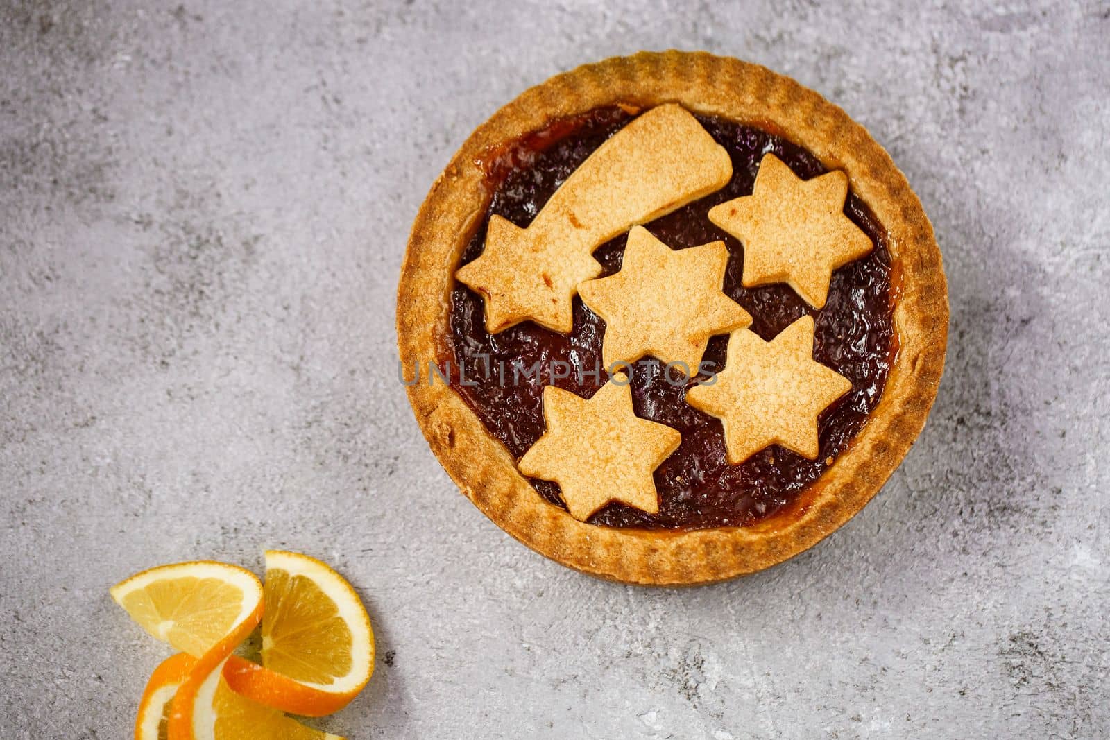 jam tart with christmas decorations by Ciorba