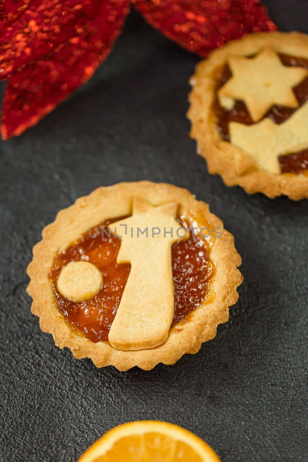 jam tart with christmas decorations by Ciorba