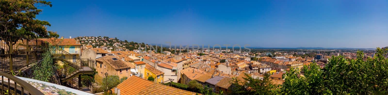 panoramic view on Hyères by Youri