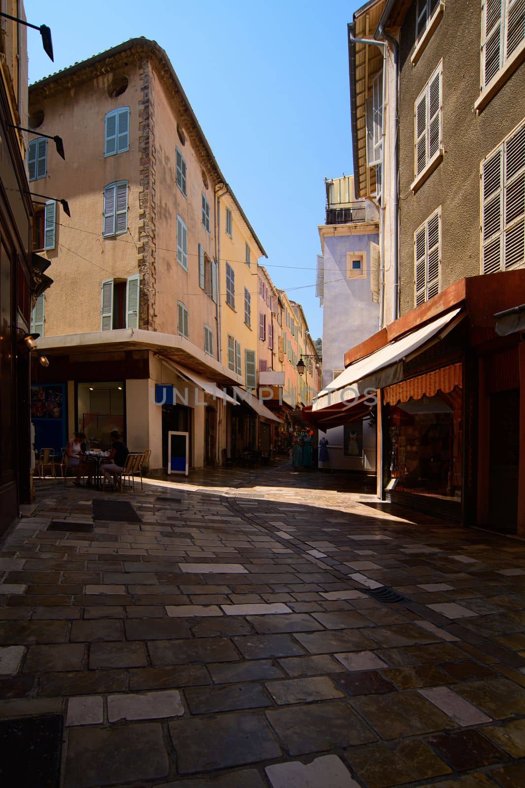 vieux ville de Hyères by Youri