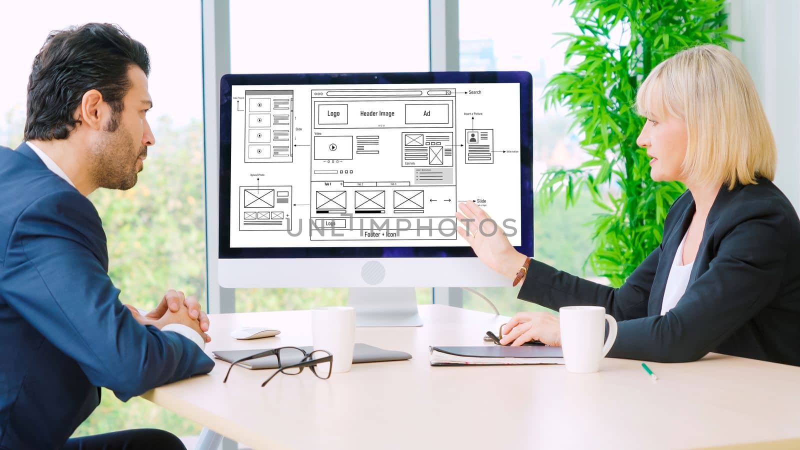 Website design software provide modish template for online retail business and e-commerce