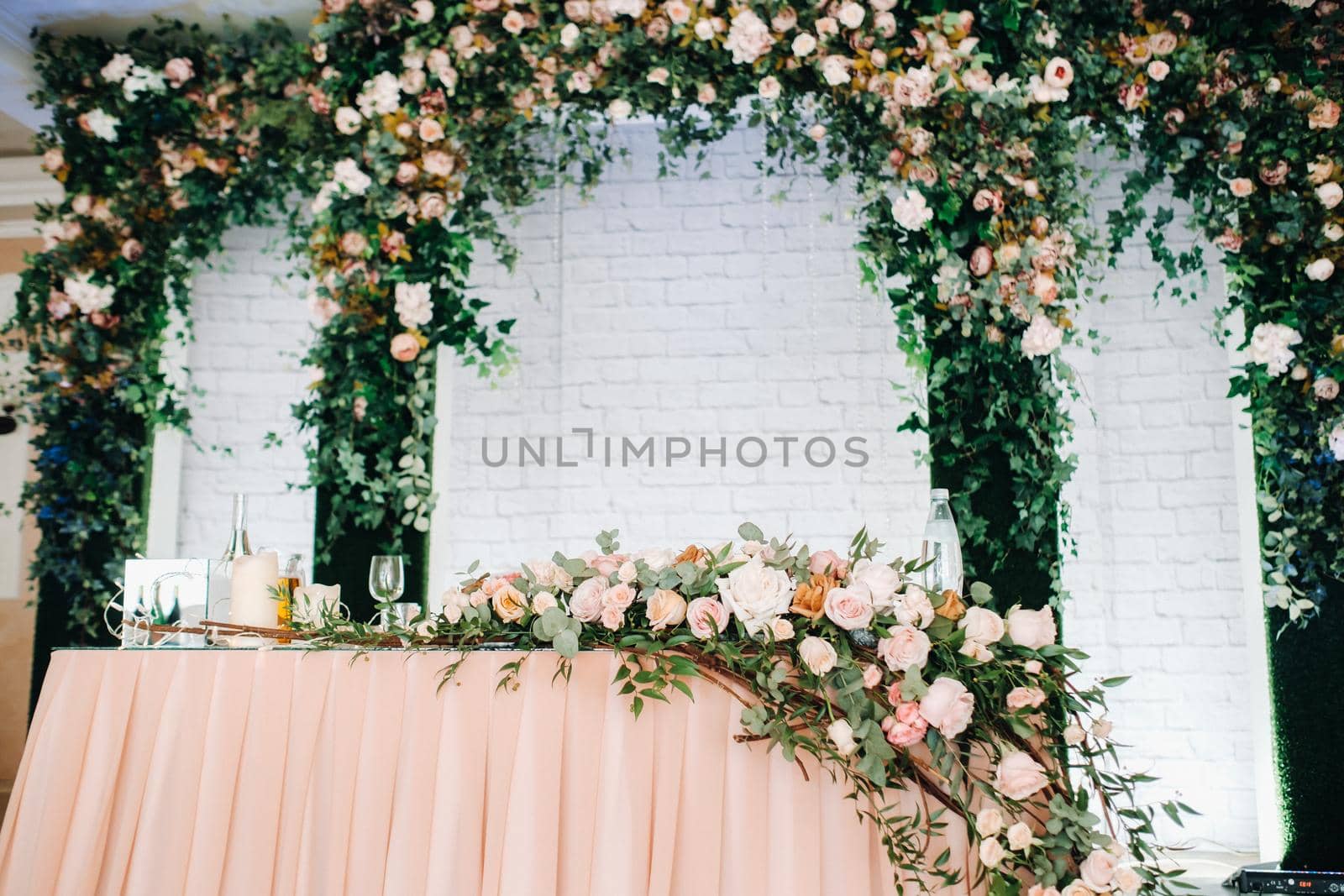 wedding table decoration with flowers on the table in the restaurant table decor for candlelit dinner.