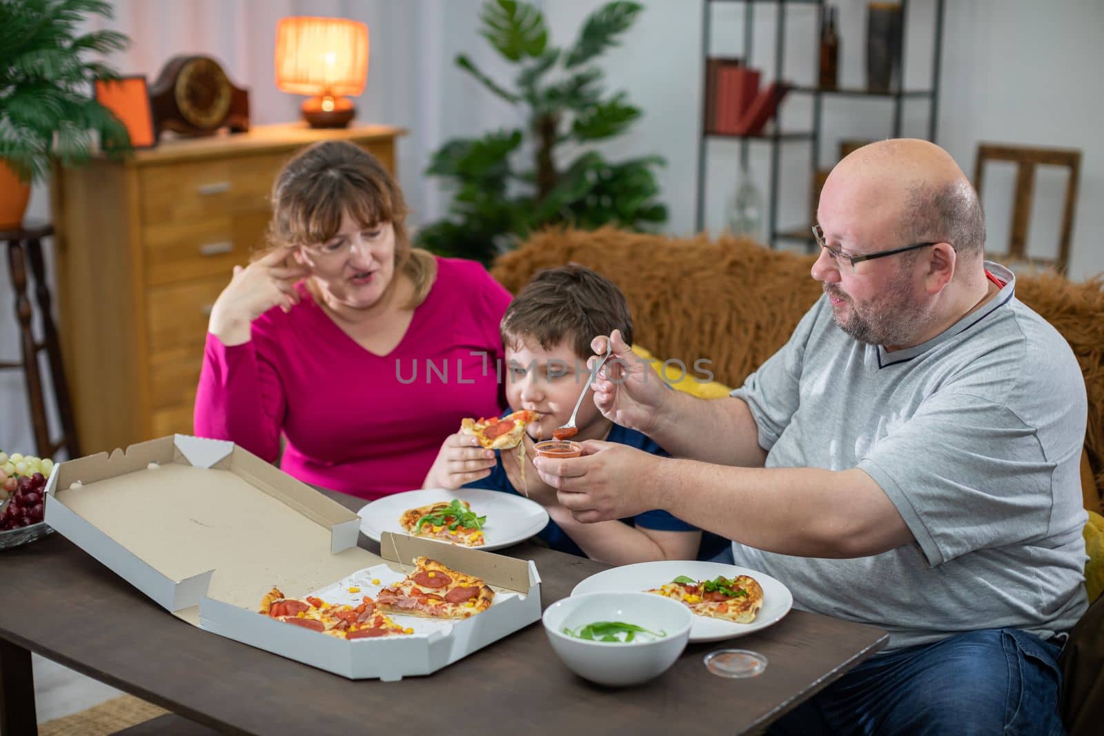 The family has one last piece of delicious pizza left and everyone is craving it.