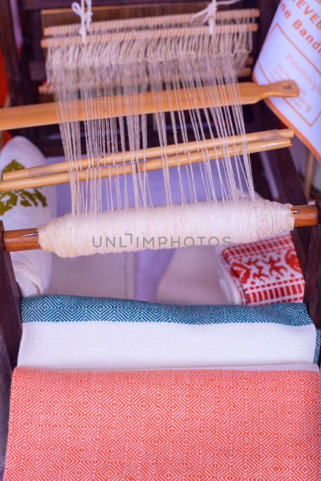 Loom white thread homemade by bepsimage