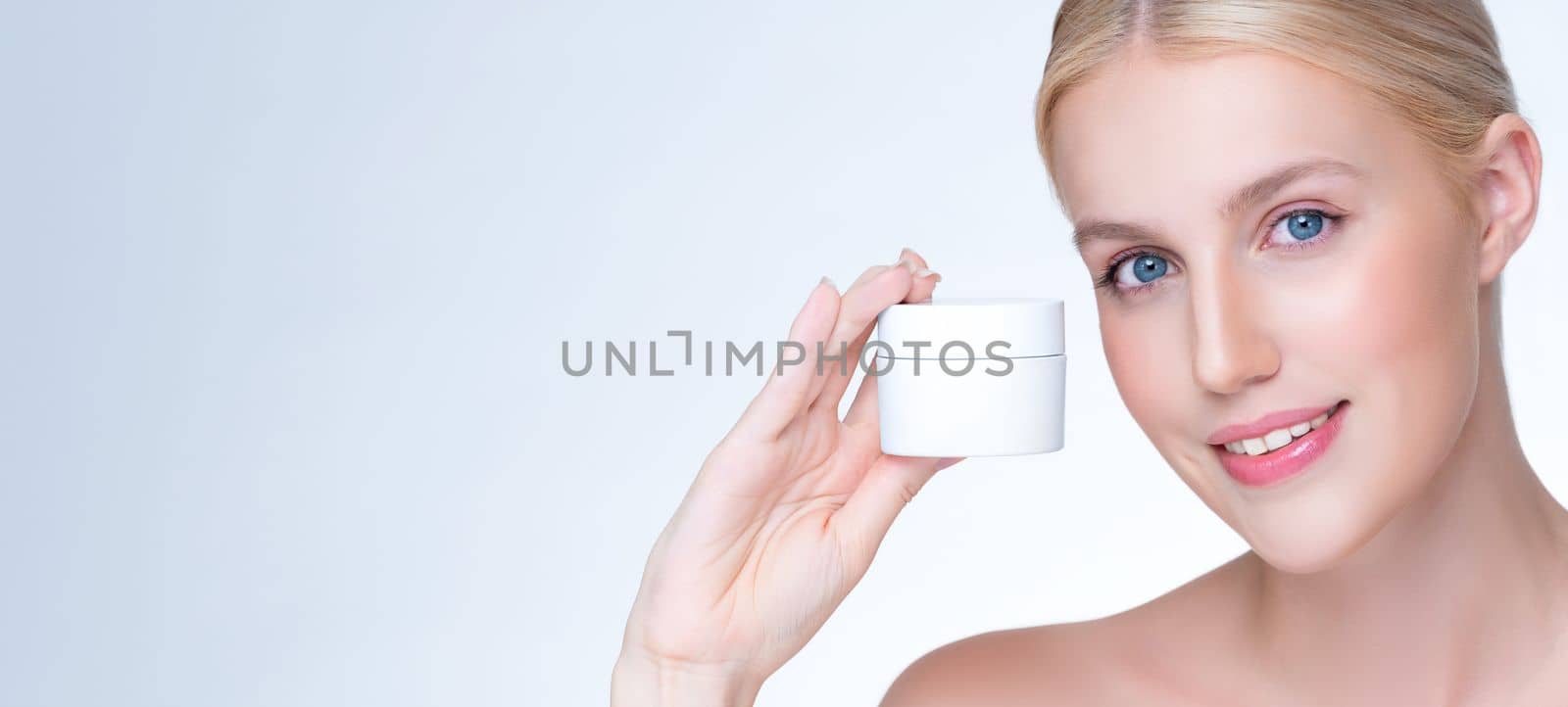 Personable perfect skin woman holding mockup moisturizer product. by biancoblue